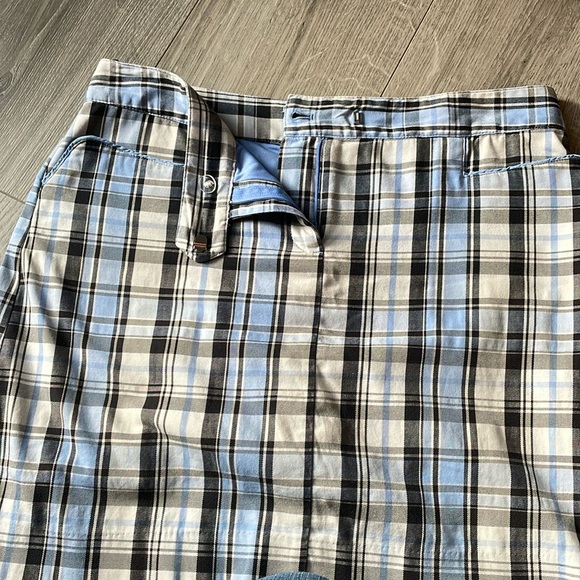 IZOD Blue & White Plaid Golf Skort with Pockets . - Picture 3 of 7